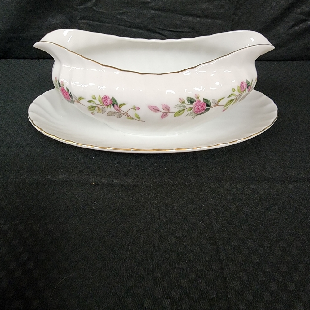 China Gravy boat with underplate
